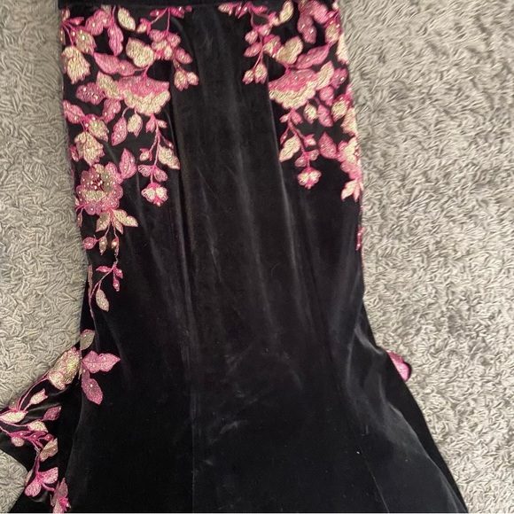 Ellie Wilde Mon Cheri Velvet Floral Gown Size 4 EW117118 $558.00 - Picture 7 of 16
